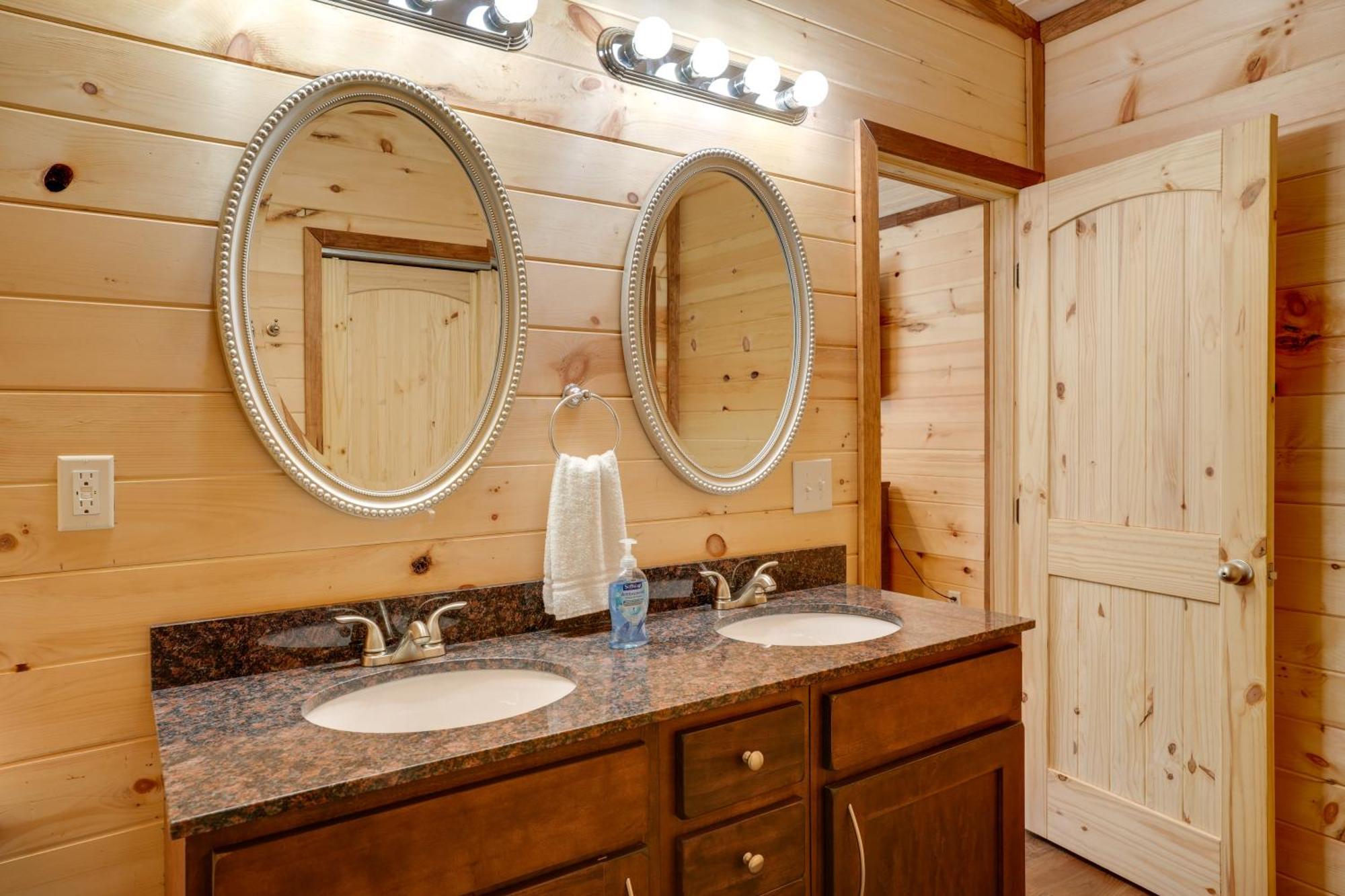 Lakeside Trenton Cabin On 7-Acre Property! Exterior photo