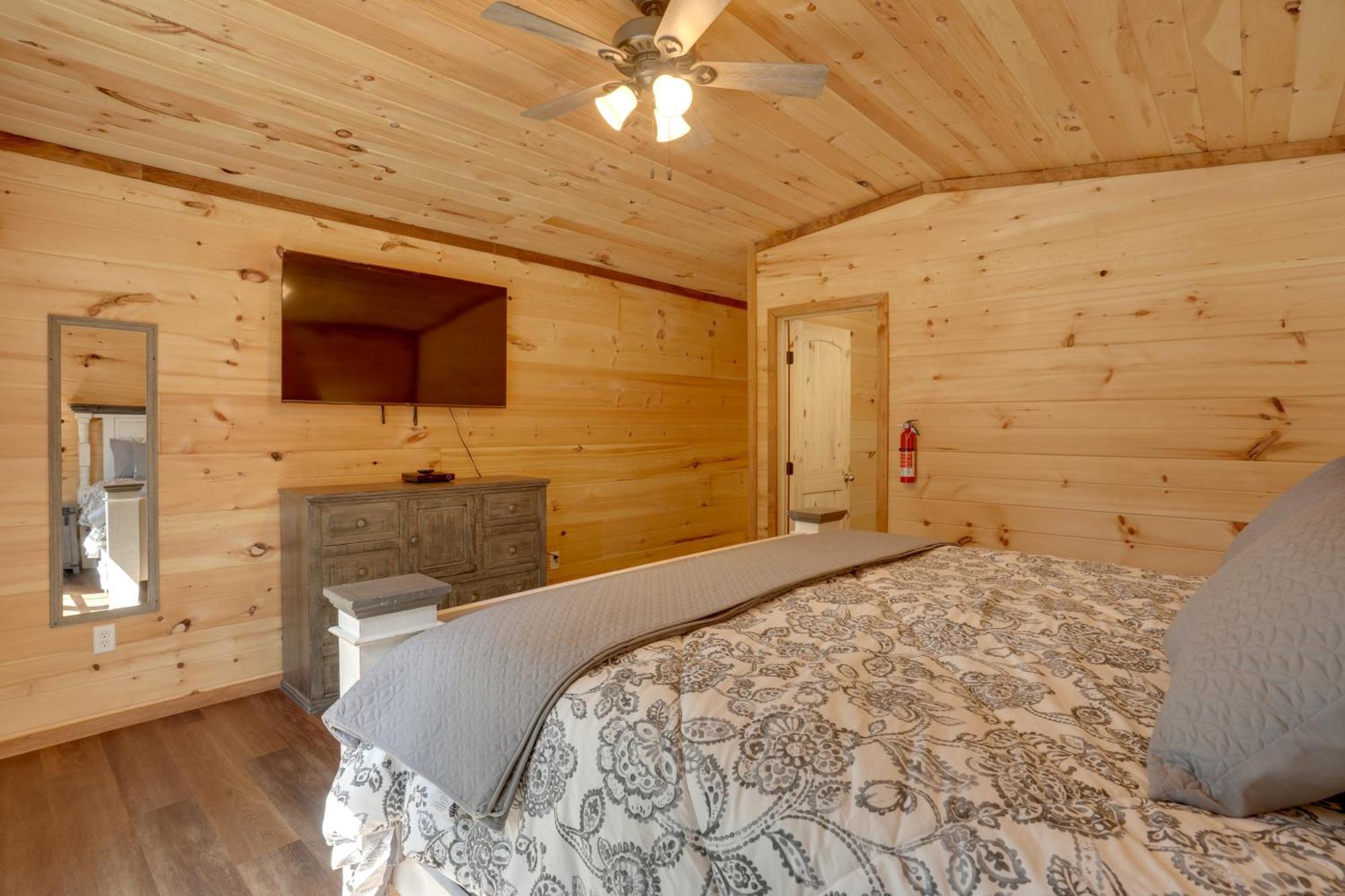 Lakeside Trenton Cabin On 7-Acre Property! Exterior photo
