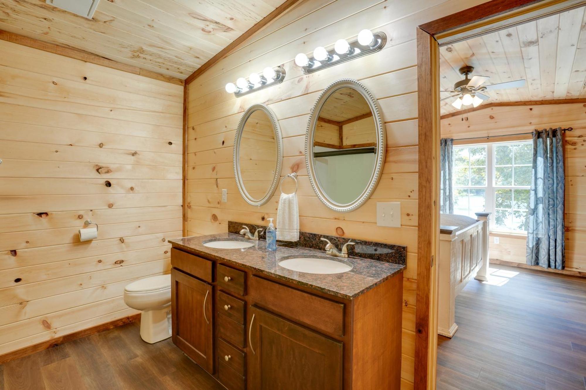Lakeside Trenton Cabin On 7-Acre Property! Exterior photo