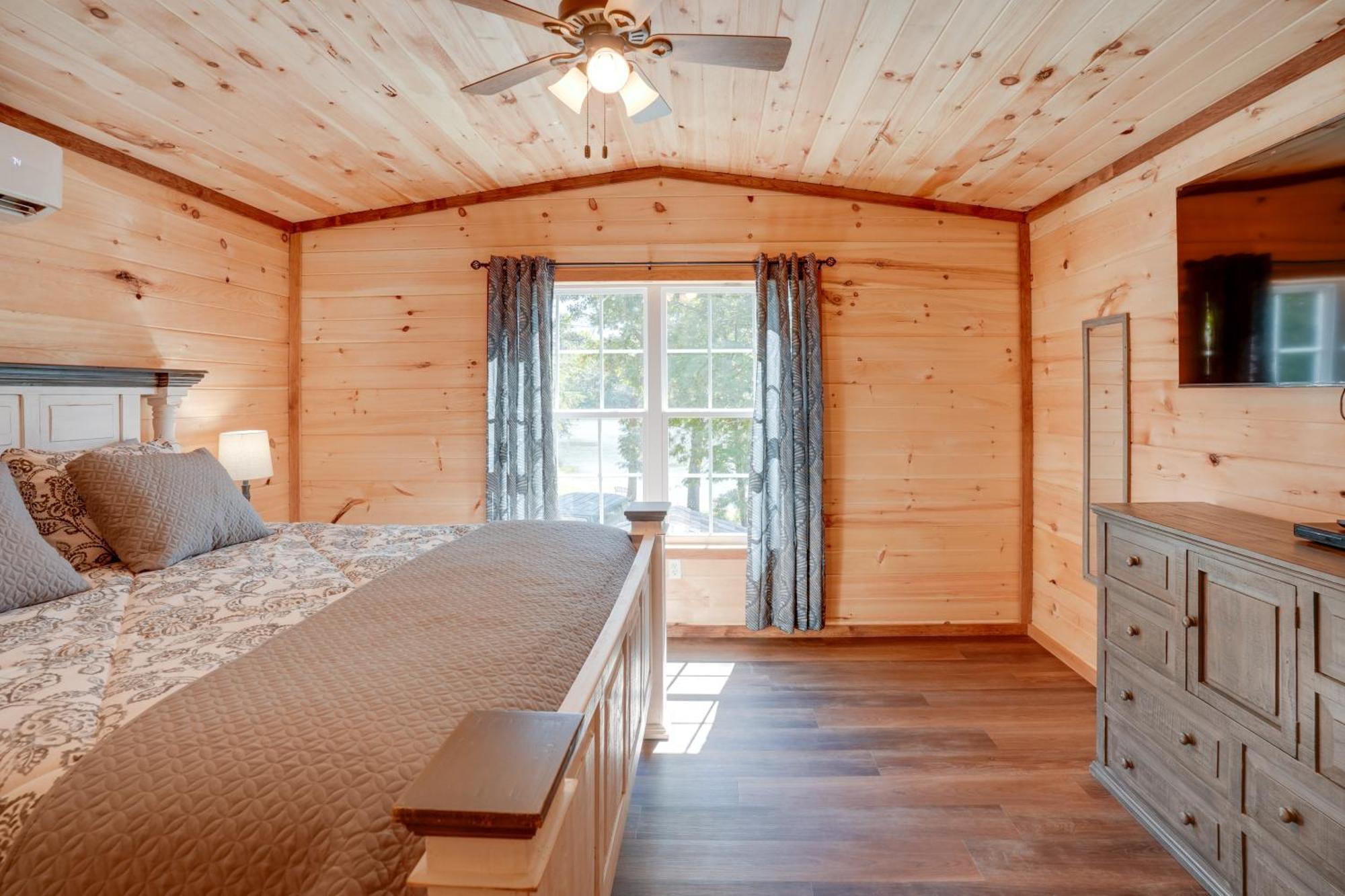 Lakeside Trenton Cabin On 7-Acre Property! Exterior photo
